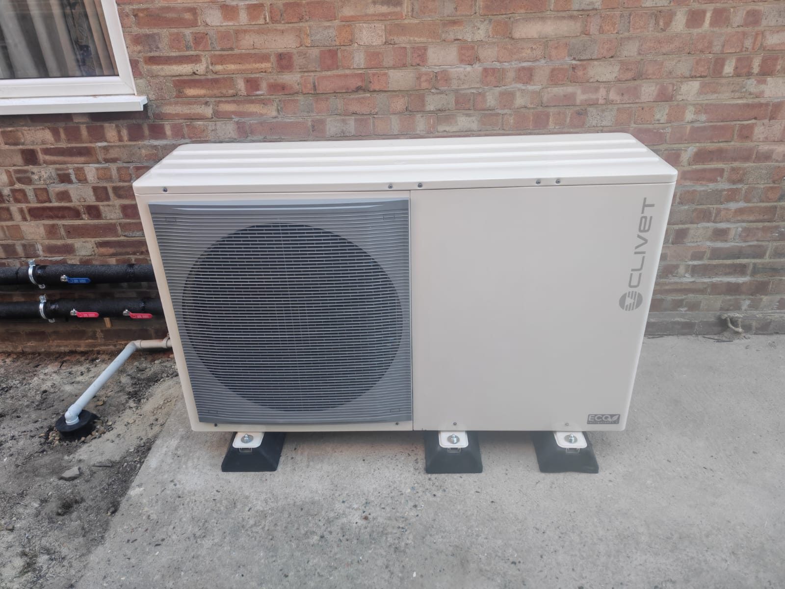 Air source heat pump outdoor unit installed by FB Gas